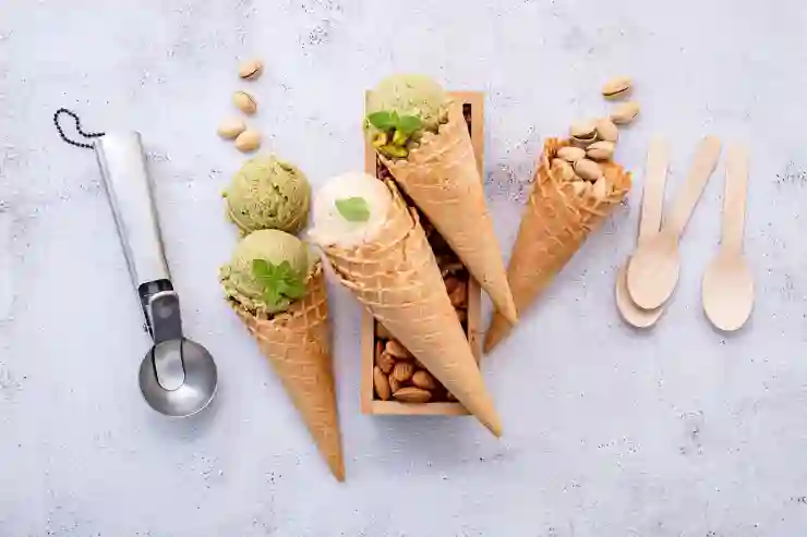 조이그릭요거트의 피치콘과 땅콩버터애플파르페, 여름을 사로잡는 아이스크림 맛의 비밀 알아보기
